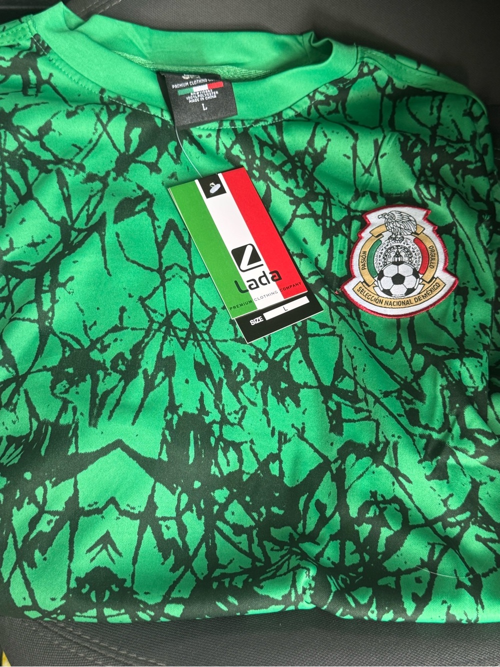 NWT Mexican green jersey cracked design In Black  Selección Nacional de México M